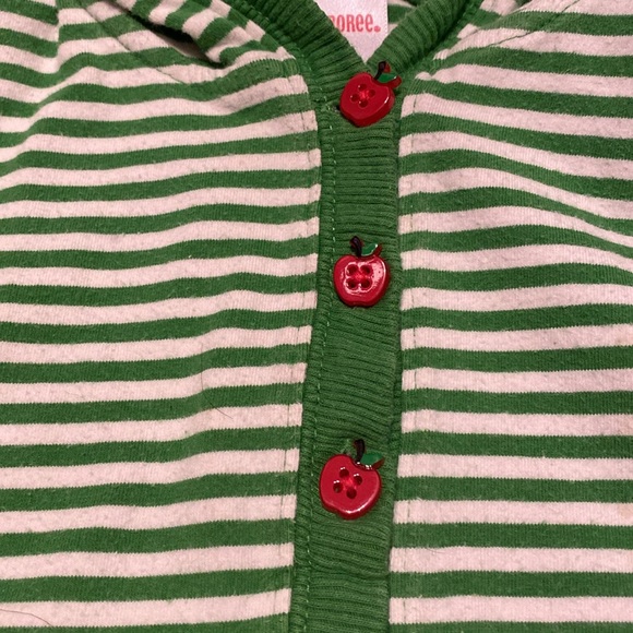 Girl’s Size 3 Bundle: Green & White Hooded T-Shirt & Red & White Sweatshirt - Picture 3 of 10